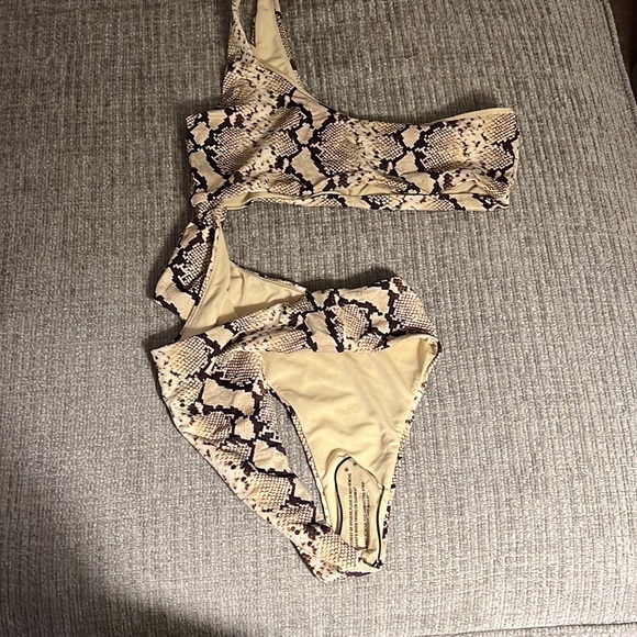 Snake print one piece - Picture 3 of 3